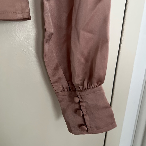 BRAND NEW Abercrombie long sleeve satin top - Picture 5 of 5